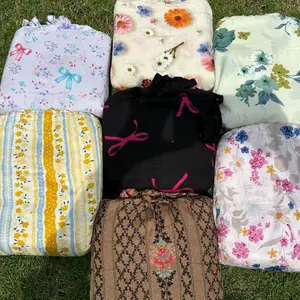 Mukena Rayon Premium Motif Bunga dan Garis Warna-warni untuk Kenyamanan Beribadah