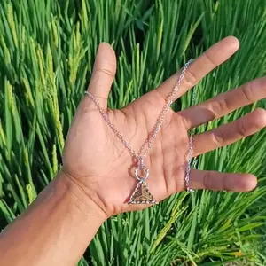 Amber Mountain Kalung Cowok Liontin Triangle Geometris Pendant Neckale Korean Style 50cm