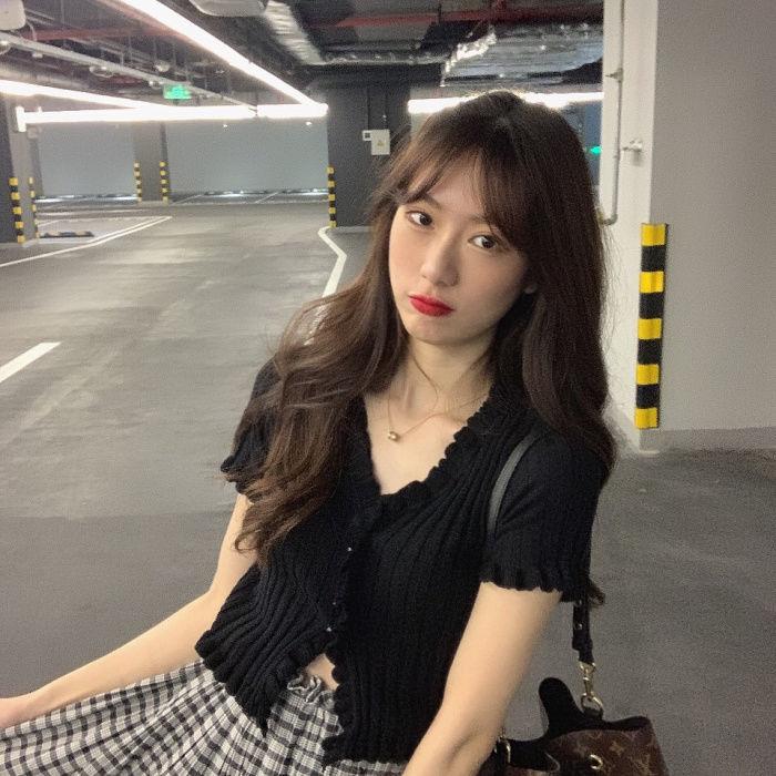 Product Introduction of Blouse Women Korean Style New Design 2024 Slim-fit Slimming Short Spice Girl Style V-neck Short-sleeved Knitted Cardigan Women's Clothing Tshirt for Women 26