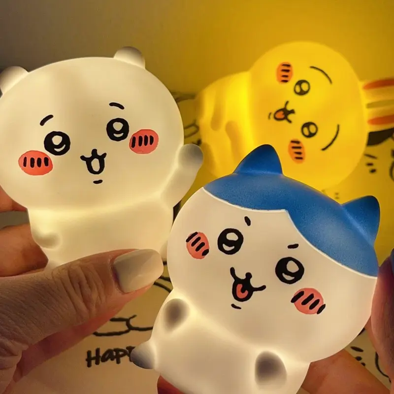 Chiikawa Đèn Ngủ Trang Trí Gấu Tự Tháo Rời LED Đầu Giường Dạ Quang Hachiware Usagi Vinyl Hình Đồ Chơi Trẻ Ánh Sáng Dịu Nhẹ Kích Thước 7x7x5.5cm