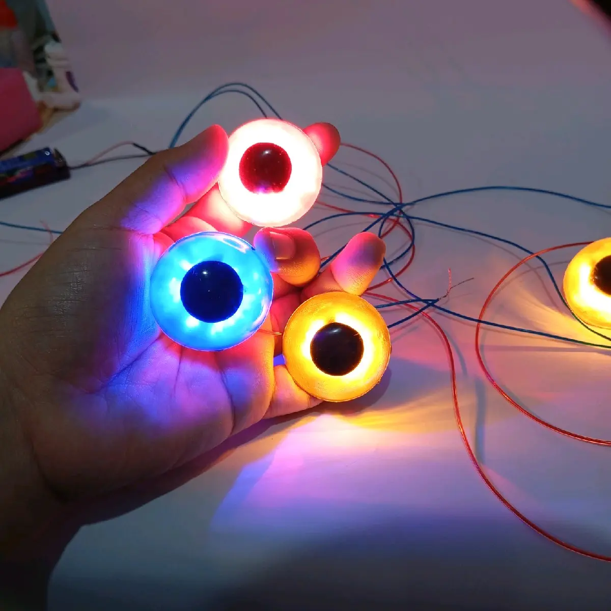 Mata resin menyala / mata resin lampu / mata resin hidup / mata resin menyala merah / mata bantengan / mata mberot