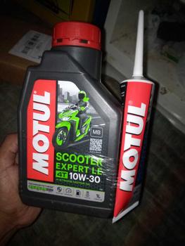Product Review of OLI MOTUL SCOOTER EXPERT LE SAE 10W-30 800 ML - 1 LITER  (HIJAU) ORIGINAL Kendaraan Mesin Motor Motorcycle Oil from e**1 0