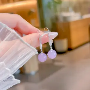 Anting-anting berbentuk sepatu hak tinggi, terbuat seluruhnya dari batu amethis alami dan perak S925.