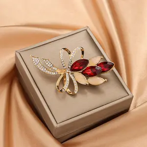 【lingerly】Creative High-end Brooch Alloy Diamond Studded Crystal Brooch Women Clothing Accessories