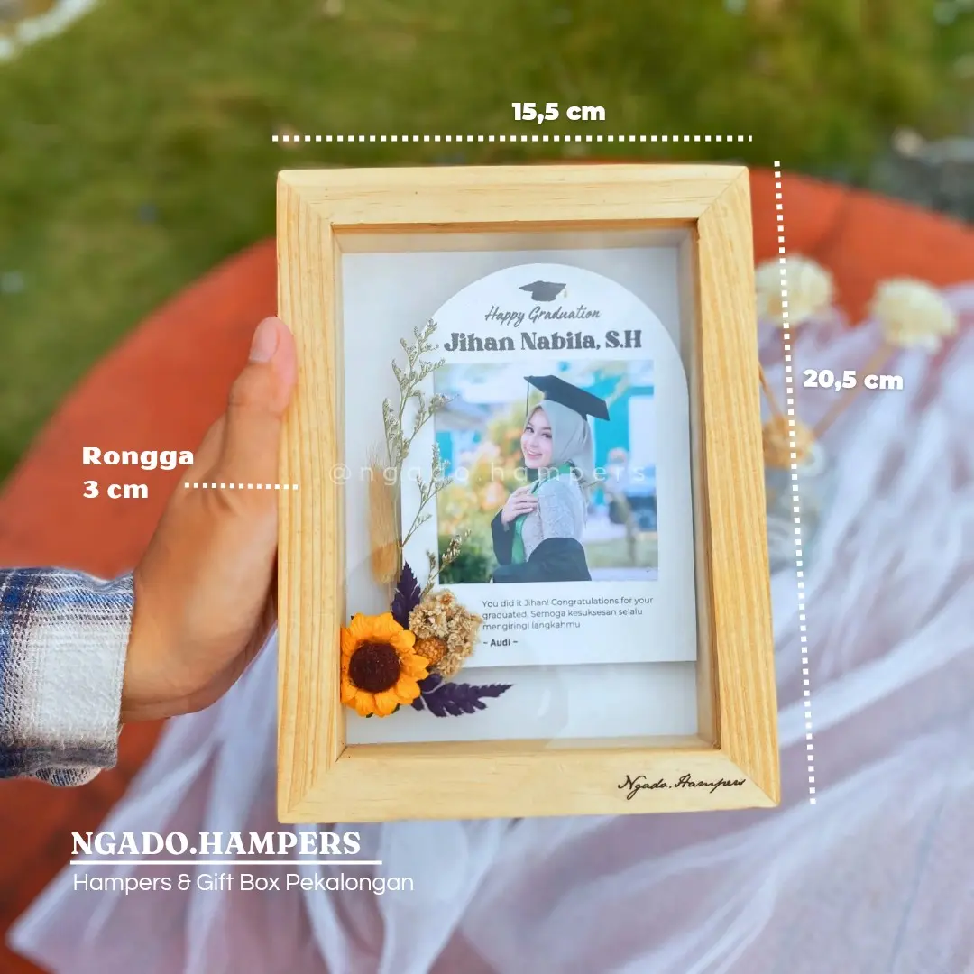 Kado Gift Wisuda Graduation Cewek Cowok Bingkai Kayu 3D Custom Foto Lucu Unik Aesthetic