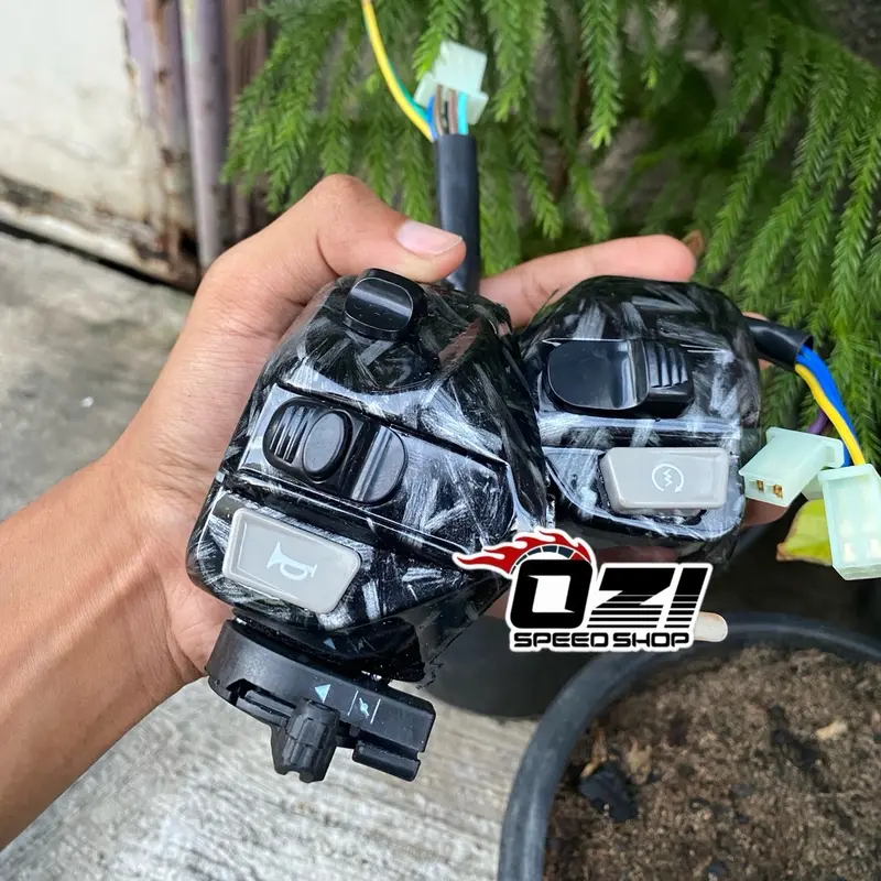 SAKLAR 1 SET CARBON KARBON FORGED MIO SPORTY MIO SMILE SOUL XEON MIO J MIO GT MIO M3 SOUL GT JUPITER MX 135 JUPITER Z 2009 DLL KARBON FORGET / HOLDER SAKLAR 1 SET KANAN DAN KIRI KARBON FORGED YAMAHA MIO XEON JUPITER SOUL DLL 0