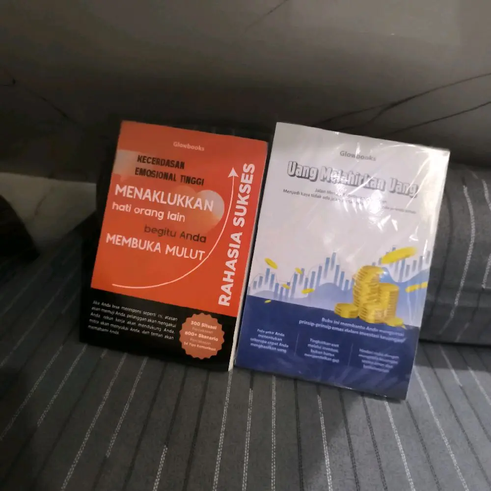 2 buku Glowbooks UANG MELAHIRKAN UANG dan MENAKLUKKAN HATI ORANG LAIN