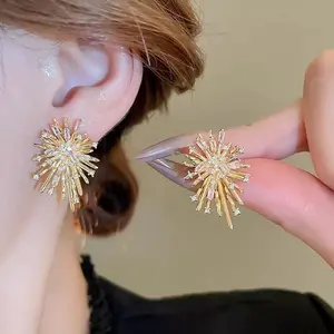 AT126 Beli 68K dapat gratis bonus (COD)anting thiqla ori Korea Fashion Api Musim Semi - Berlian untuk Penampilan Jilbab Unik