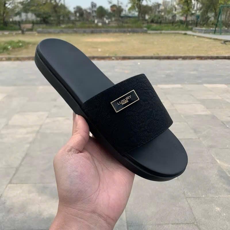  { DÉP KHÂU ĐẾ 2025}   Dép da quai ngang nam logo tuy chọn đế cao 3 cm 2 lớp chống trơn trượt. Dép lê chất liệu cao xu non đi êm chân. Quai da xít cao cấp xuất nhập khẩu 