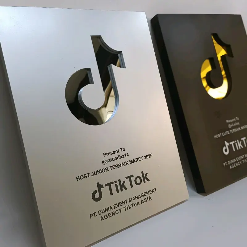 Hiasan dinding TIKTOK, INSTAGRAM SILVER PLAY BUTTON pajangan ruangan tengah rumah kamar wall decor 5