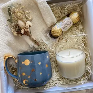 Kotak Hadiah dengan Mug Bintang Biru, Lilin, dan Permen Ferrero Rocher - Hadiah Eksklusif untuk Mom