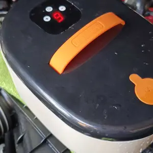 TIXX Pembersih Uap 1200W Tangki Air 750ml Suhu Panas Tinggi Membersihkan Noda Mematikan Kuman Tanpa Bahan Kimia Lengkap Berbagai Aksesori Sikat Praktis Untuk Dapur Kamar Mandi Lantai Kasur Mainan Anak Aman Digunakan Sehari Hari