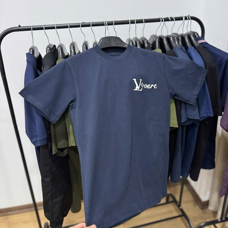 Áo Phông Nam Nữ Luônn Vuii Hoạ Tiết In Dập Nổi Cao Su, Logoo Vàng Mặt Sau, Chất Liệu Cotton Co Dãn 0