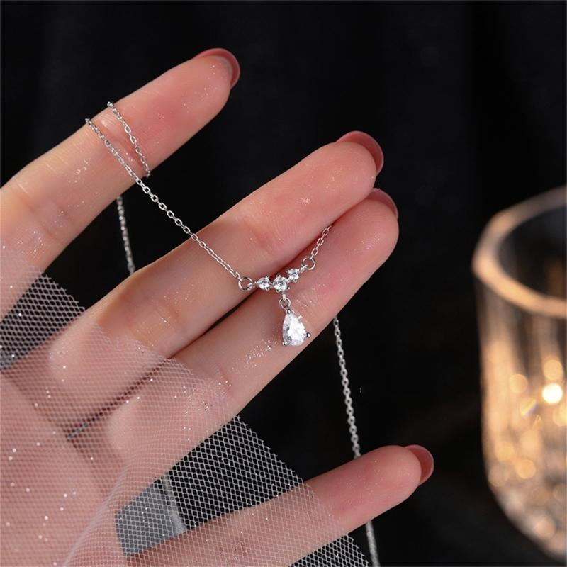 Kalung Wanita Titanium cewek anti karat Korean Style Niche Temperamen Hadiah Baru Desain Drop Air Perhiasan 6