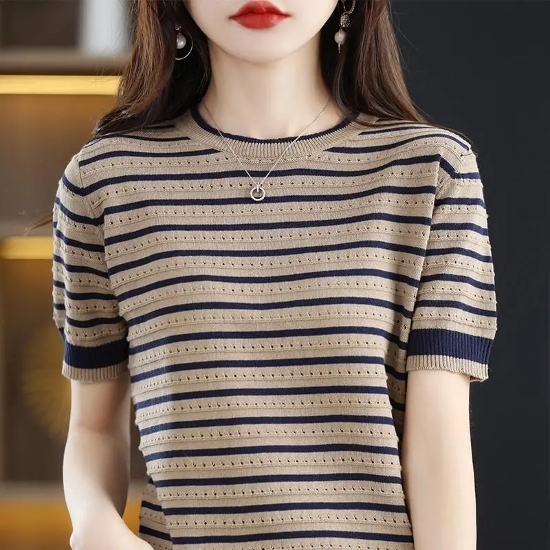 Áo Len, Dáng Rộng Rãi Và Dễ Phối Đồ, Dành Cho Nữ, Chất Liệu Lụa Lạnh Mỏng, Áo Thun ngắn Tay Phong Cách Hàn Quốc, Thiết Kế Kẻ Sọc Màu Hỗn Hợp Mới, Cổ Tròn khoét Thích Hợp Cho Mùa Hè