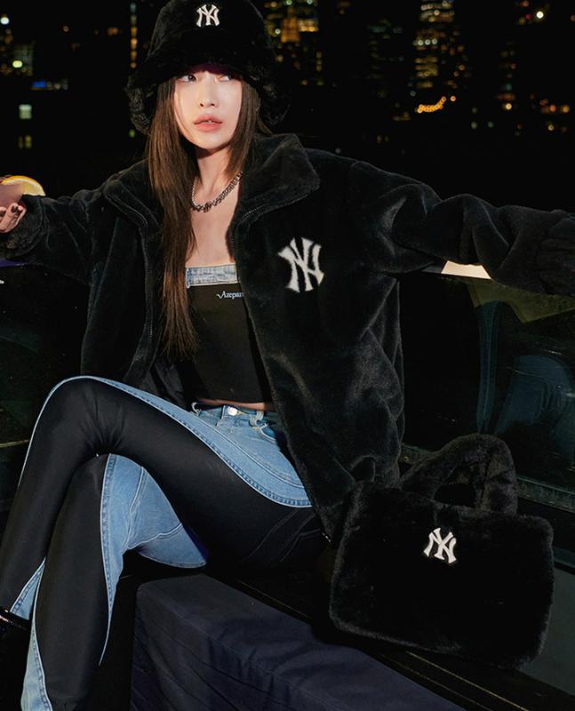 MLB - Túi xách nữ phom chữ nhật Basic Fur Boston Red Sox 3AORS0536-50BKS