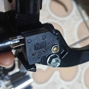 MASTER REM KANAN PLUS TABUNG MINYAK REM BONAMICI RACING INCLUDE DUDUKAN DAN SWITCH REM HANDEL KANAN BRAKE PUMP HANDLE KANAN NONAME UNIVERSAL SEMUA MOTOR MIO BEAT VARIO SCOOPY AEROX NMAX XMAX FORZA BYSON THUNDER RXKING CBR NINJA SUPRA REVO VEGA DLL