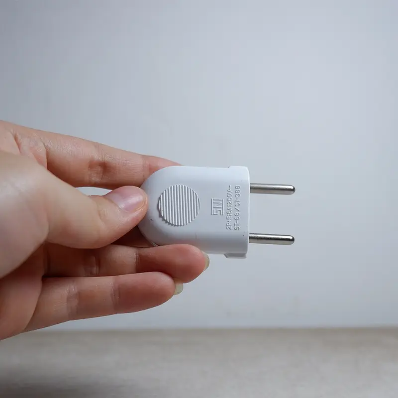 Steker Colokan Gepeng Putih Erke, Desain Simpel dan Elegan - Kabel 2