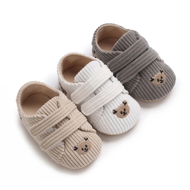 Cute little bear cotton casual sports shoes for young children, with rubber soles for boys to learn how to walk