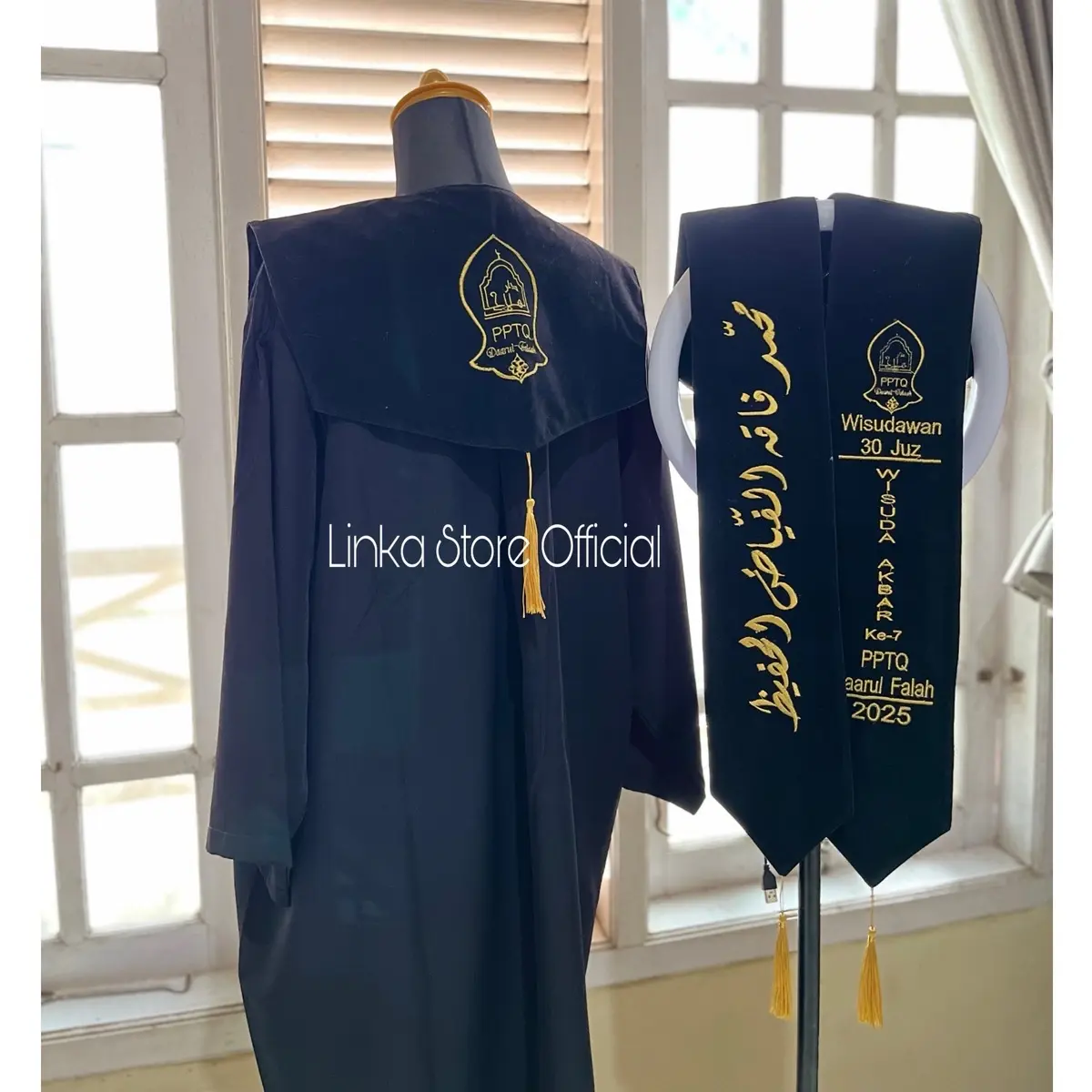 Selempang Wisuda Cairo (belakang model Slaber)