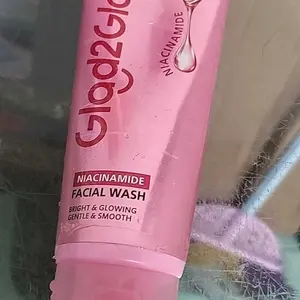 [New] Glad2Glow Niacinamide Serum Facial Wash-Pencuci Wajah Brightening Pembersih Pori Glowing Instant Ceramide Ectoin Sakura untuk Kulit Kusam Berminyak dan Sensitif Mencerahkan Melembabkan Menenangkan Cleanser70ml