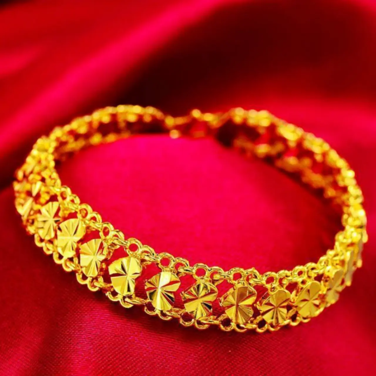 [With free box and small gift] Women’s fashionable love bracelet, elegant bracelet