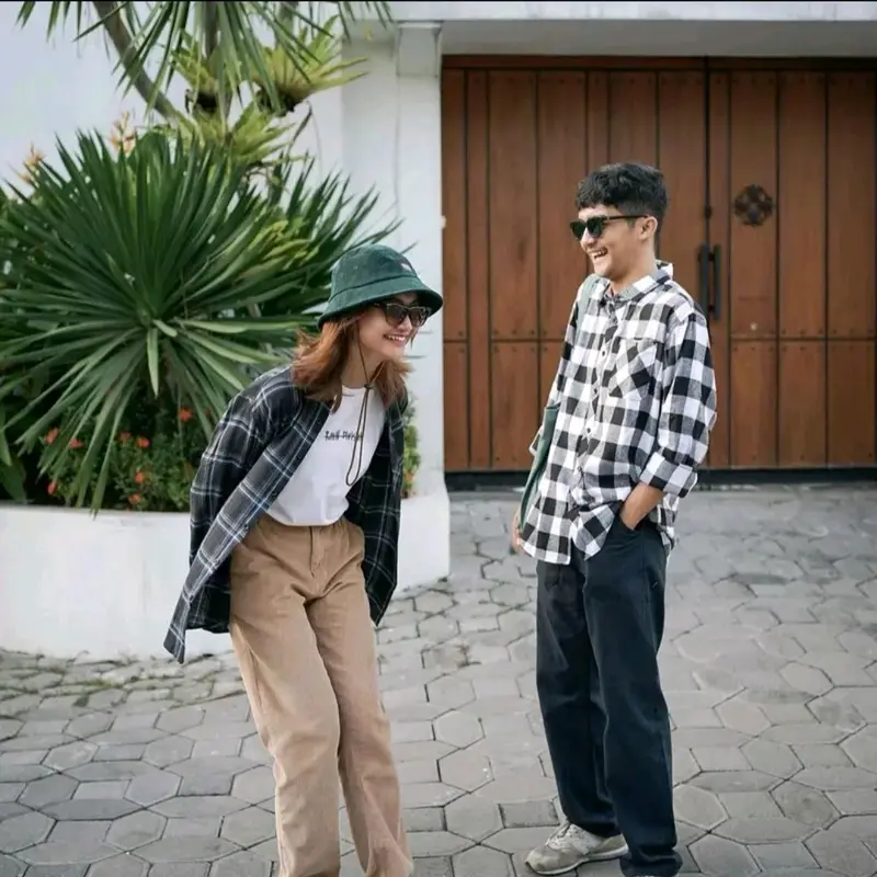 Kemeja Flanel Jumbo XL XXL XXXL Oversize Pria Wanita Lengan Panjang Unisek Distro Premium Kotak Casual Motif Garis Double Putih Neck V-Neck Slim-fitting Setrip Cowok Formal Baju Unisex 2