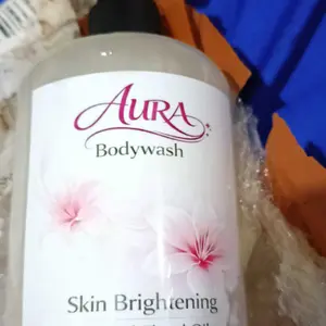 Bodywash 500Ml Aura Sabun Mandi Cair Botol Pump Melembutkan kulit Dan wangi tahan lama