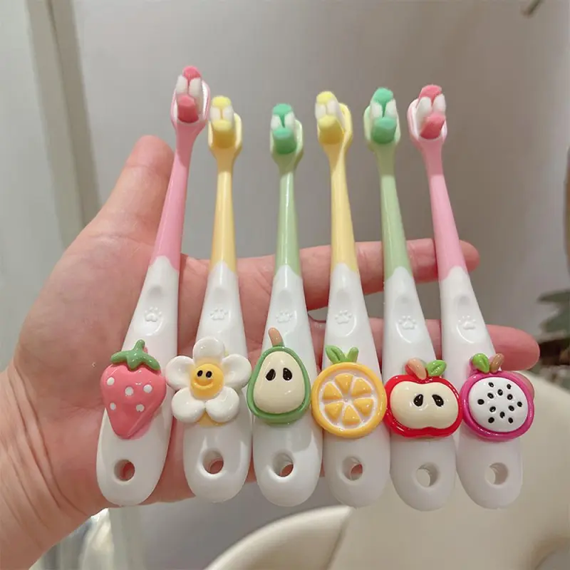 Bàn Chải Đánh Răng Trẻ Em, Thiết Kế Hoạt Hình Trái Cây Dễ Thương, Hình Dâu Tây, Lông Mềm Siêu Mịn, Bàn Chải Làm Sạch Và Chăm Sóc Răng Miệng, Thích Hợp Cho Trẻ 2-12 Tuổi 0