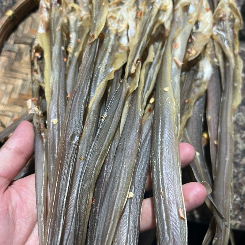 Cá khô lìm kìm (sụn sịn ) to , vị vừa ăn , chiên , nướng , kho tiêu , nấu canh chua