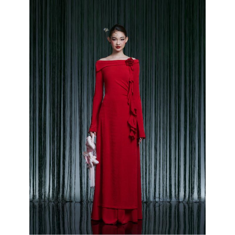 Áo dài Tường Vy – Áo dài cách tân Glorious cổ thuyền tay dài đính hoa nổi chất thun ướt dáng thanh lịch