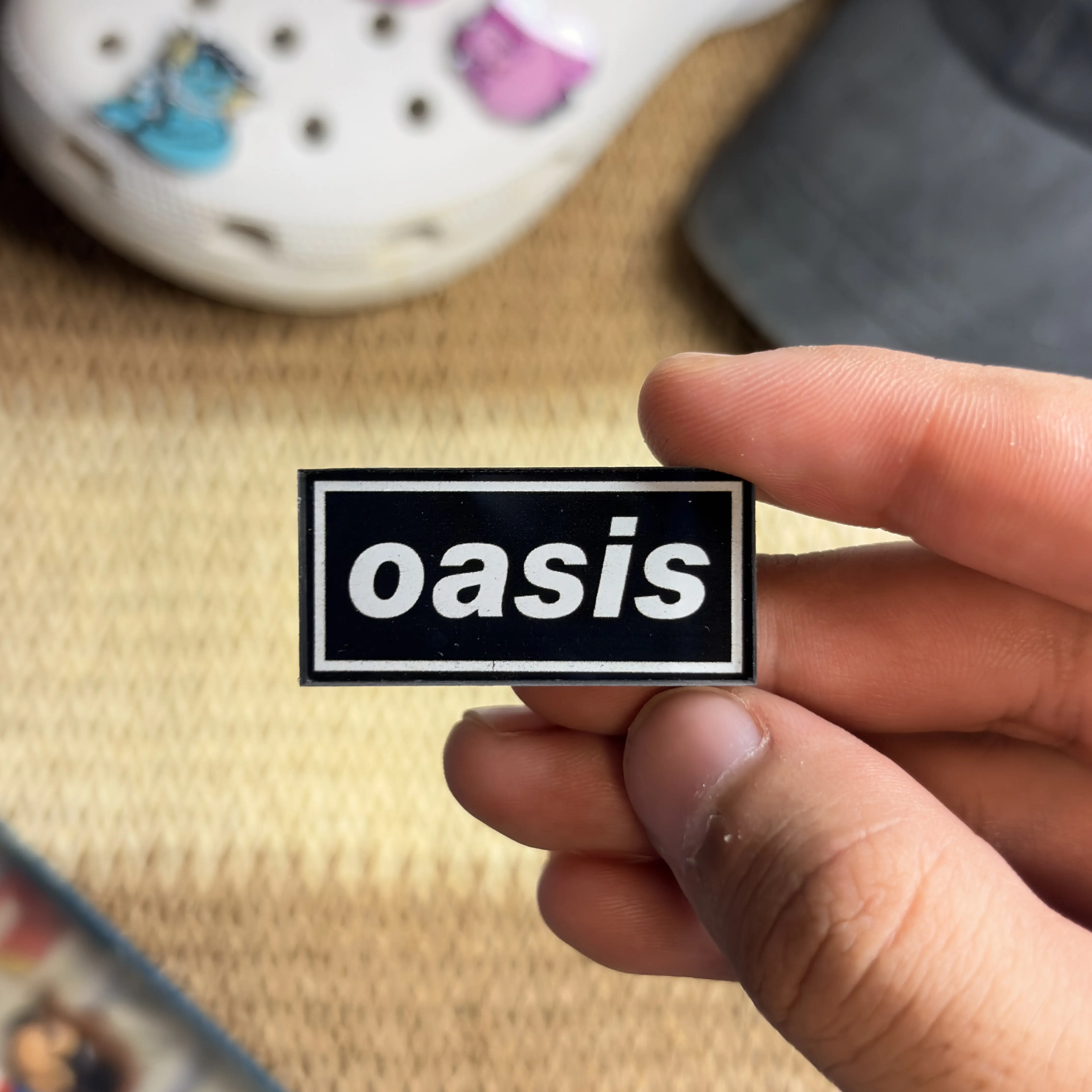 Oasis Acrylic Pin Enamel Pin Style Aksesoris buat Tas, Jacket, Topi Akrilik Bros Clips