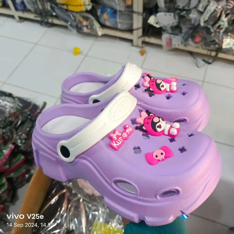 crock baim kuromi sandal sepatu anak perempuan, karet empuk dan ringan elegan dan trendy Fashion Kaki 6
