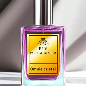 Omnia Cristal memiliki aroma yang segar dan bersih. Wanginya merupakan perpaduan antara aroma bunga lotus yang lembut dan feminin, buah nashi yang segar, serta sentuhan kayu balsa yang hangat dan elegan.  Parfum Tahan Lama Wanita Manis Halus 