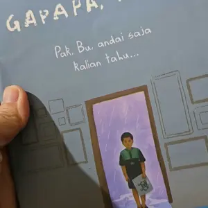 Buku Novel Best Seller Tentang Luka Yang Kusimpan Sendiri - Ayah Ini Arahnya Kemana Ya - Anak Kecil Yang Kehilangan Pundaknya - Yang Katanya Cemara Tema Psychology