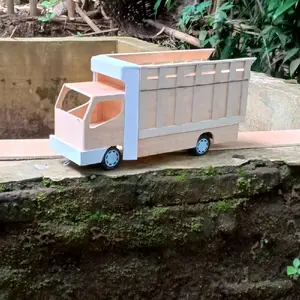 miniatur truck oleng, pintu belakang bisa dibuka tutup, gratis lampu LED