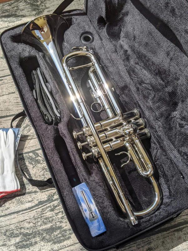 Kèn Trumpet Vàng Saiger STR 200 – Sang Trọng, Âm Thanh Trong Sáng Dễ Chơi