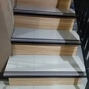 Karet Ujung Tangga Lis Tangga Pengaman Anti Slip Type L Import Stepnosing Karet Dengan Perekat 3M