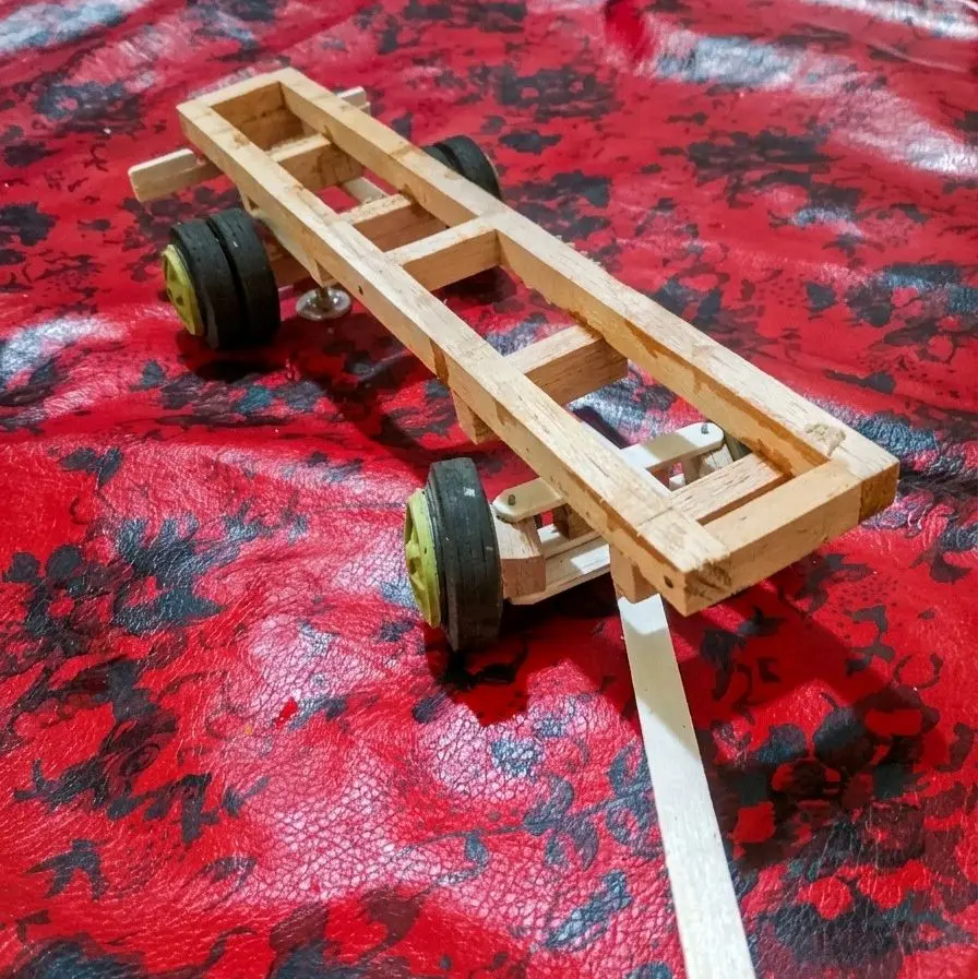 sasis miniatur truk fullset skala14 ban spon bisa belok