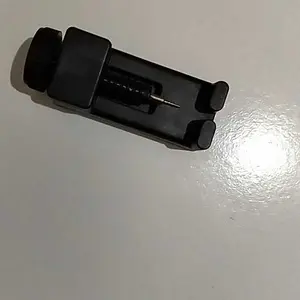 Alat Penyetel Jam Tangan (Cocok untuk jam tangan berbahan alloy)Ikuti (follow) toko kami, beli jam tangan gratis hadiah