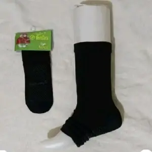 Kaos kaki farlin wudhu Kaos kaki wanita muslimah Kaos kaki sehari-hari Kaos kaki bolong Kaos kaki anti wudu Kaos kaki farlin wudhu Kaos kaki wanita muslimah Kaos kaki sehari-hari Kaos kaki bolong Kaos kaki anti wudu