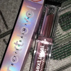 HANASUI Next Level Butter Balm Tint - Color Butter Balm Tinted Lip Balm Melembabkan & Mencerahkan Bibir Lightweight & Cover Bibir Gelap Beauty Hyper Gloss Lip Balm