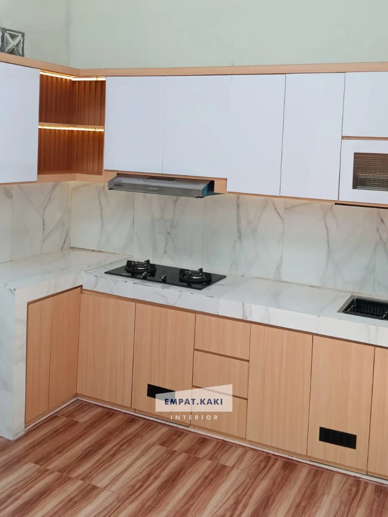 Kitchen Set dengan Pilihan Warna Menarik