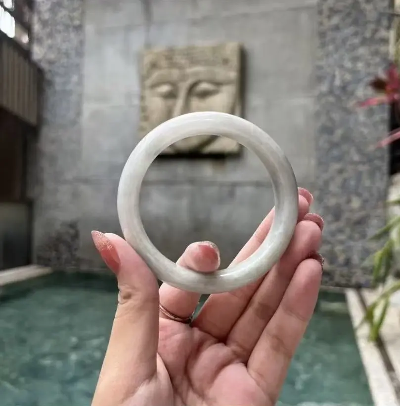 Exclusive live-streaming link for natural jadeite bracelets.