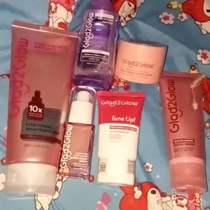 Glad2Glow All In One Glow Face& Bodycare 5in1 Set-Niacinamide Cleanser+Body Serum+Toner+Brightening Moisturizer+Serum-Untuk Mencerahkan Glowing Kulit Wajah Meratakan Warna Kulit Menghilangkan Bekas Jerawat Dark Spot Melembabkan