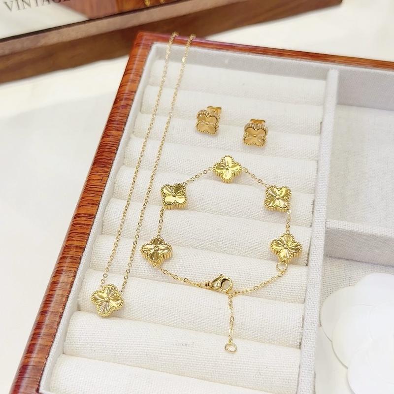 Bộ Trang Sức Cỏ 4 Lá Mini Titan Cắt Phay CNC Mạ Vàng Size 1.1cm Cho Nữ - Bông Tai Lắc Tay Dây Chuyền Và Nhẫn Cỏ Bốn Lá Laser Lady Boss Accessories