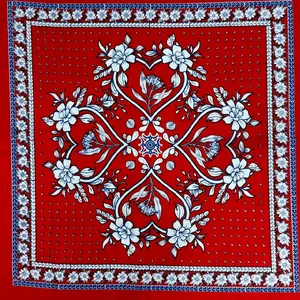 Lenso Merah Bunga Cengkeh Ukuran 65cm x 65cm Bahan Cotton 100% Tembus 2 Sisi Depan dan Belakang Motif Elegan