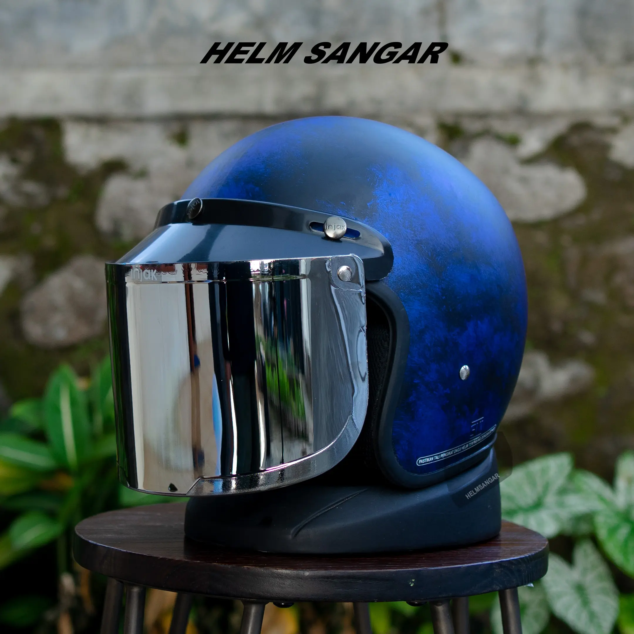 ABSTRAK  BIRU