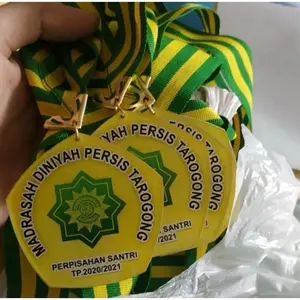 Medali Wisuda Akrilik Custom