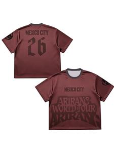 Camiseta oversize de malla burgundy Arirang World Tour Ciudad de México 26, transpirable y de secado rápido, con estampado monocromo “Arirang” del tour, para fans de conciertos, entusiastas de la moda urbana y usuarios casuales.